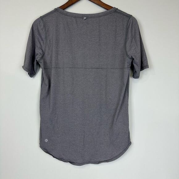 Lululemon Leopard Print Short Sleeve T-Shirt Gray Sz S/M Pocket Athleisure Gym - Picture 3 of 8